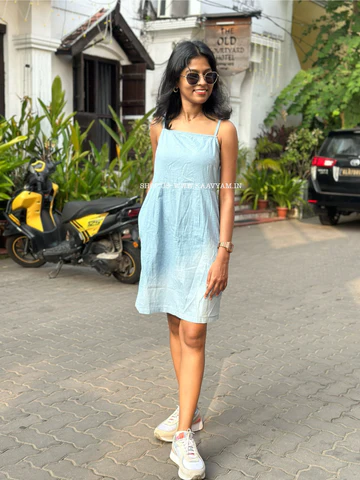 denim-strap-dress-with-pockets