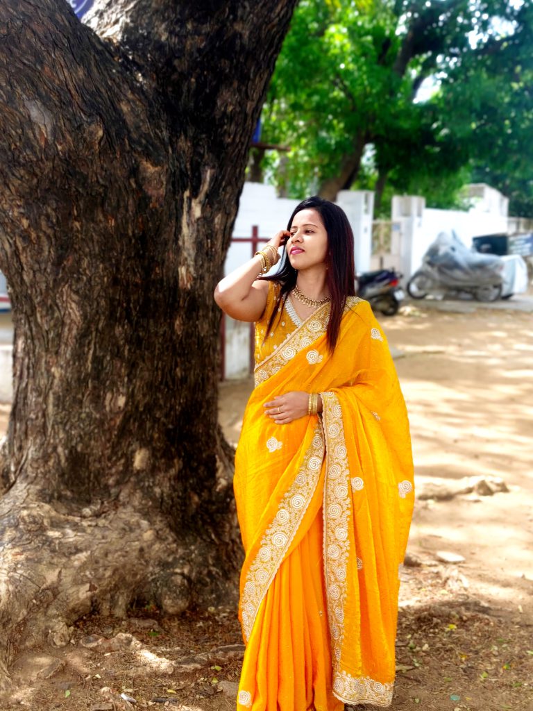 elegant-sarees-for-women-traditional-indian-sari-collection-almaari-fashion
