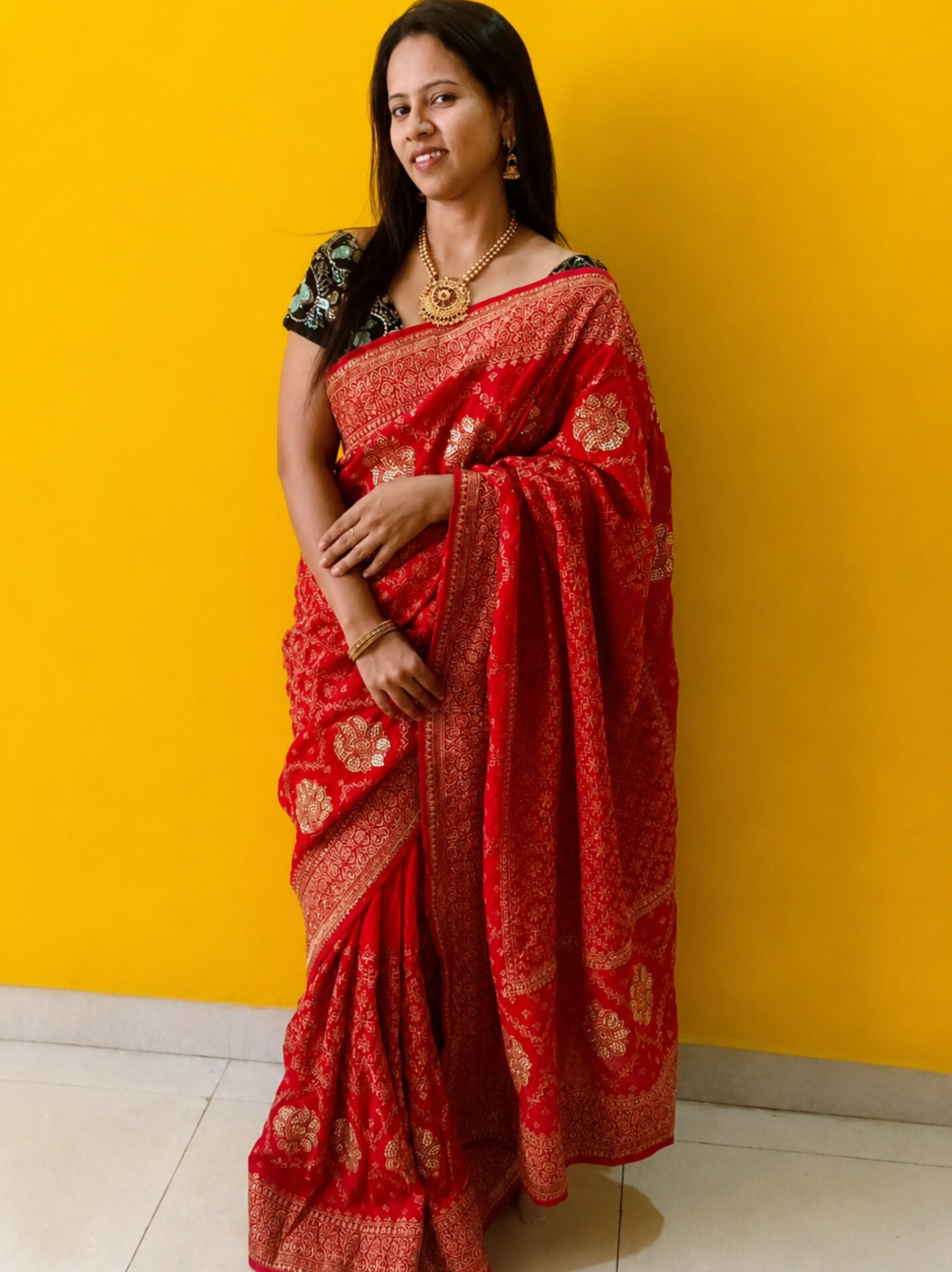 Elegant Red Designer Saree Featuring Heavy Gold Embroidery & Stone Embellishment - Image 5