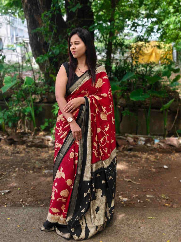 stunning-red-cotton-kalamkari-print-saree-with-zari-weaving-border-unstitched-running-blouse